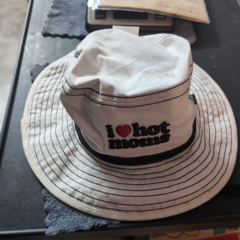 Danny Duncan I Love ❤️ Hot Mom's bucket hat With Tags